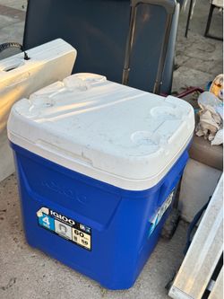 Igloo cooler with wheels