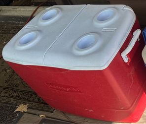 Rubbermaid cooler