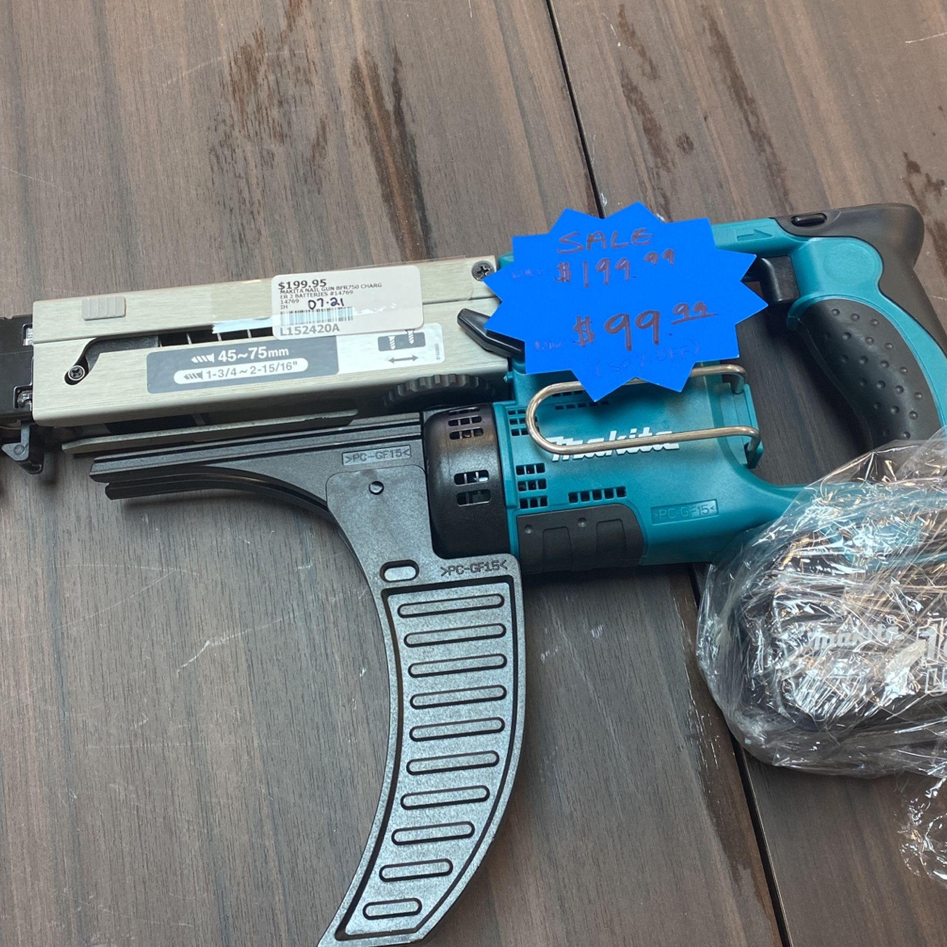 MAKITA NAIL GUN BFR750 CHARGER With 2 BATTERIES I(H) for Sale in