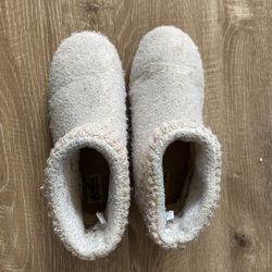 Slipper Boots - Women’s Size 7 - FREE