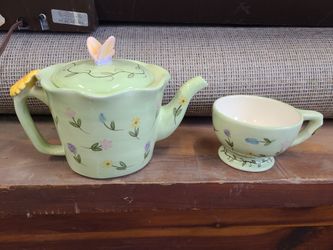 Russ Berrie and Co. Spring Teapot and Teacup for Sale 