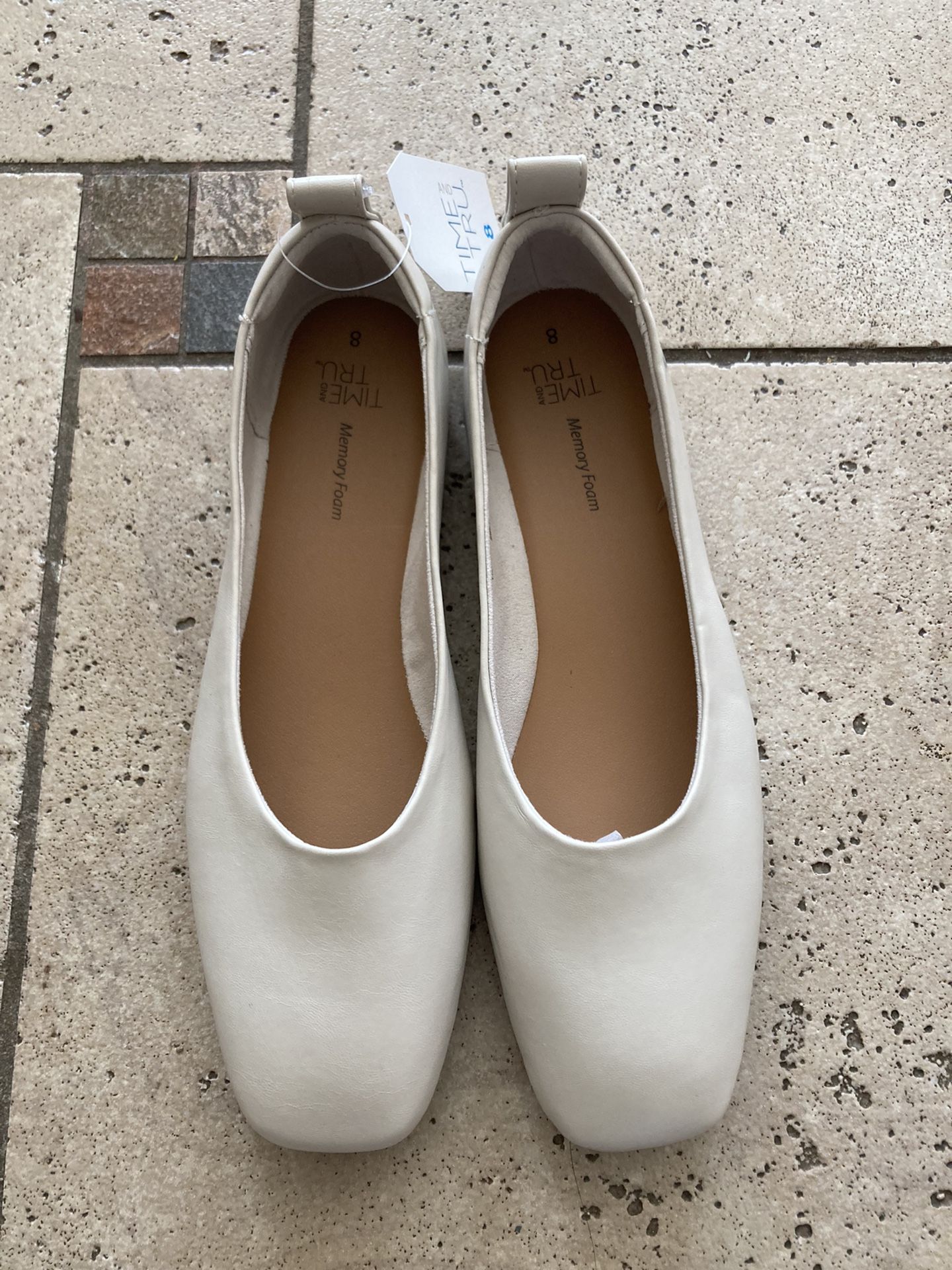 NWT Ladies Memory Foam Flats Size 8