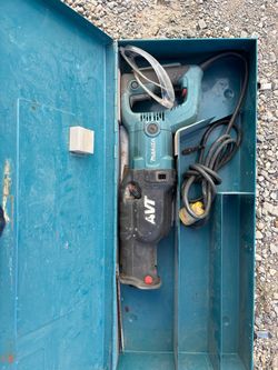 Makita AVT