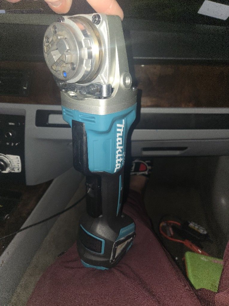 Makita Grinder XAG26