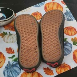 NEW USED YOUTH SNEAKERS 