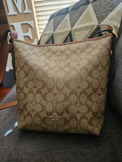 Coach Signature Shoulder Bag – Excellent Condition