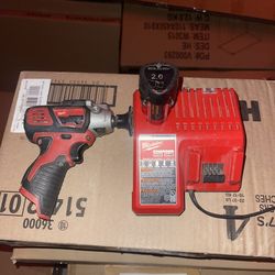 Milwaukee 2438-20 M12 Polisher With Battery And Charger