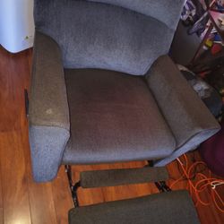 ASHLEY FURNITURE RECLINER 