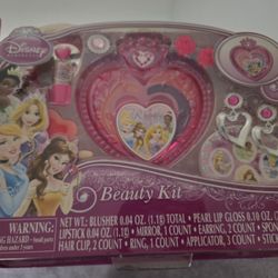 BRAND NEW GIRL BEAUTY KITS GREAT XMAS GIFT !!
