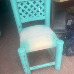 a neat vintage chair seat is 19 inches tall 