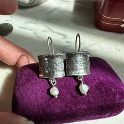 925 Sterling silver dangle earrings w/ genuine freshwater pearls, marked 925 Didae designer , embossed flower design, very nice earrings