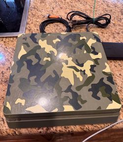 Sony PlayStation 4 Slim 1TB Limited Edition Call of Duty: WWII -console with cords