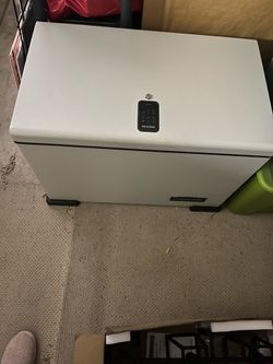 Brand New Insulated Delivery Safe