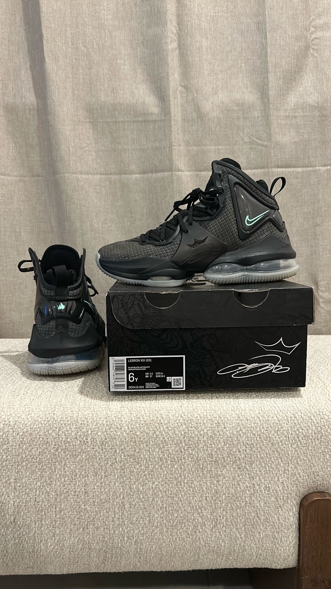 Nike LeBron 19 Black Anthracite Green Glow