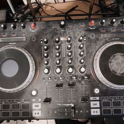 Numark NS6ii Dj Controller