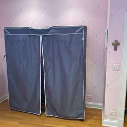 Standing closet
