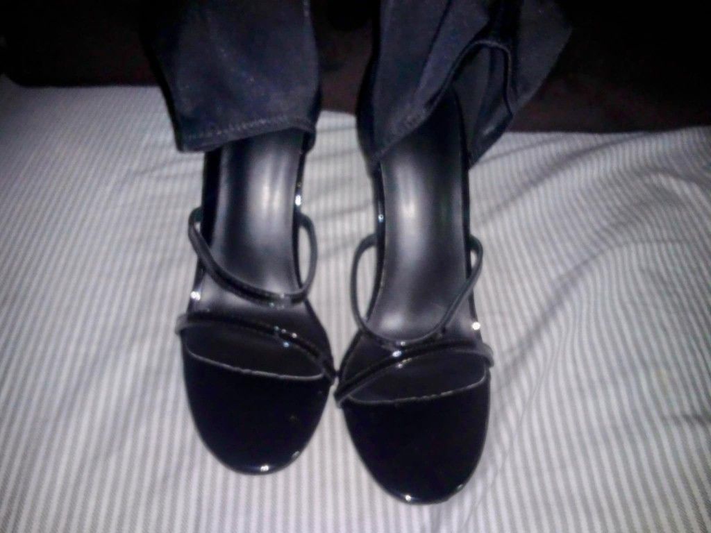 Black High Heels Size 7.5. Pick Up Only