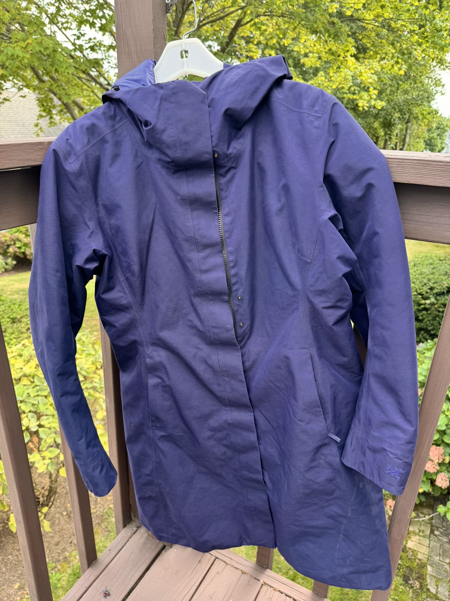ARC’TERYX. GORTEX COAT. SIZE LARGE.