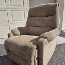 RECLINER CHAIR BY BEST
