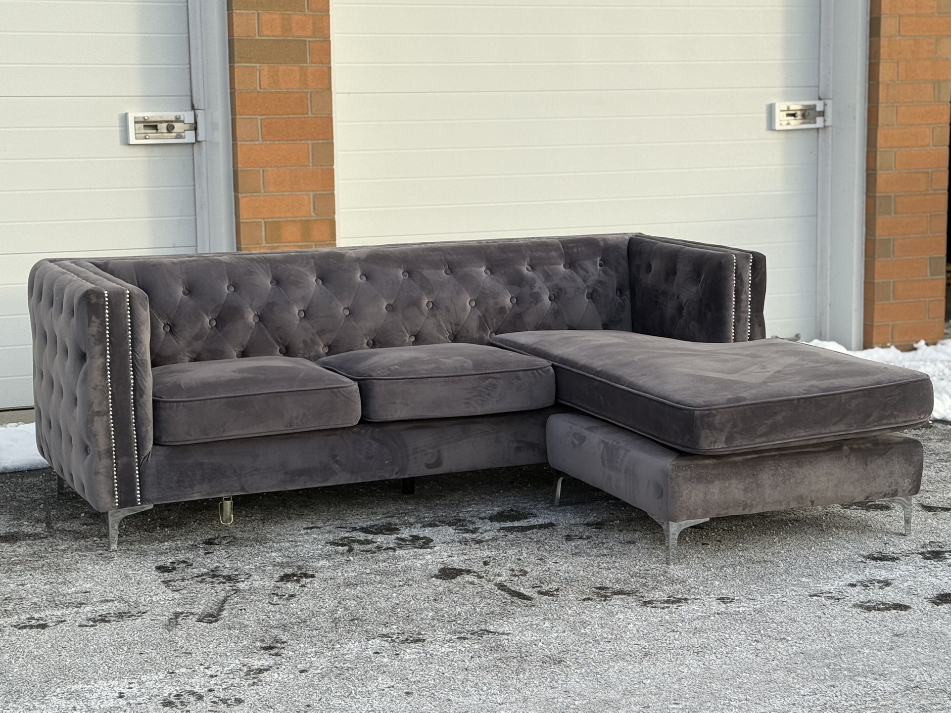 Grey Tufted Velvet Reversible Sectional Couch! β Free Curbside Delivery