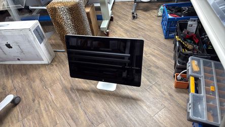 Apple thunderbolt Cinema Display led 27” perfect shape
