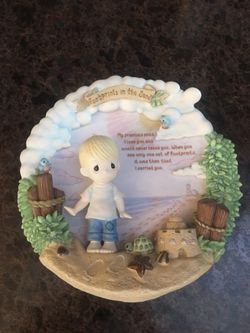 Plate No. G5585, "Footprints in the Sand" First Issue in the Precious Moments Walking in Faith Collectible Plate