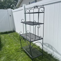 Black Metal Bakers Rack. 