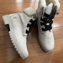 Women’s Timberlands 10