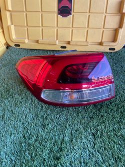 2016 Kia Sorento Driver/Left Side Tail Light