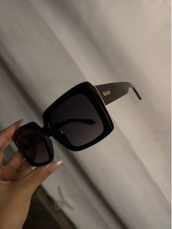 QUAY SUNGLASSES