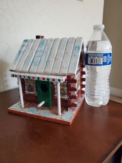 Wooden Christmas birdhouse