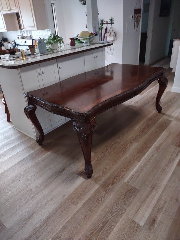 Elegant Dining Room Table And Chairs