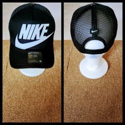 NIKE SNAPBACK HAT. 