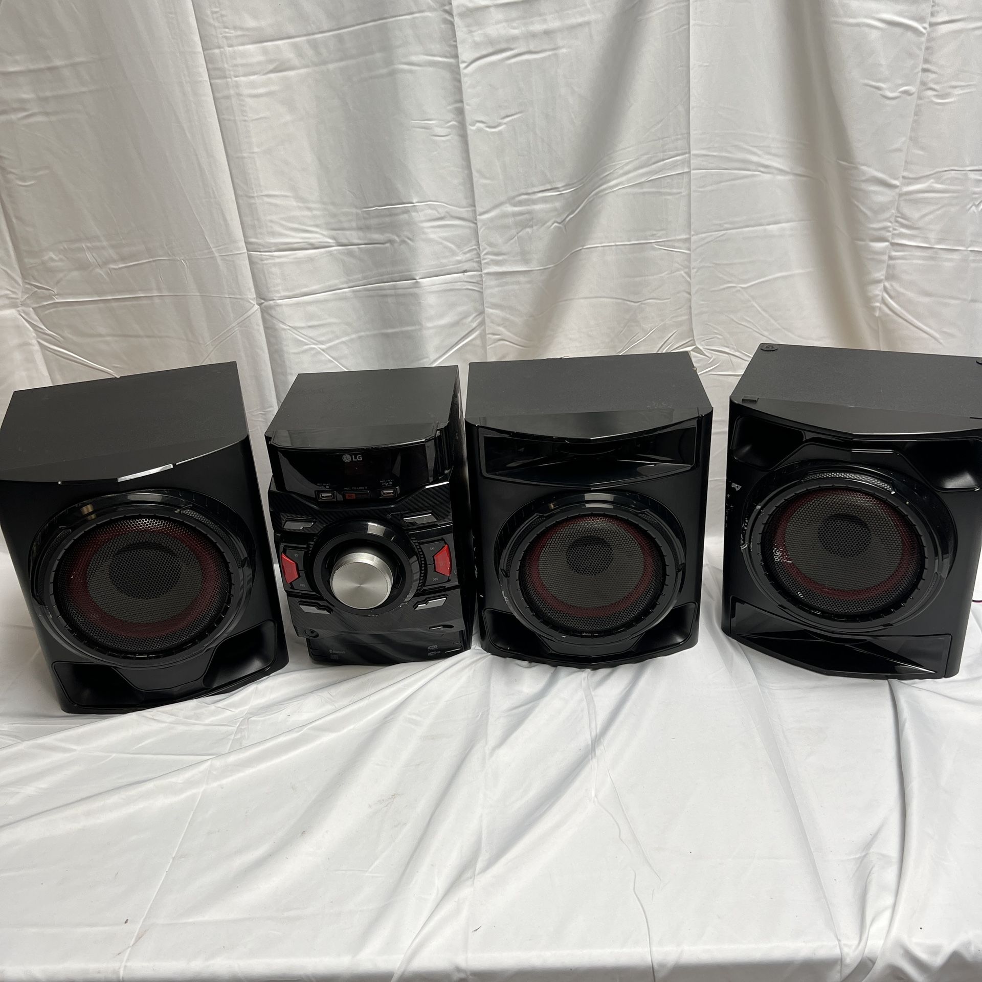 LG CM4590 Mini Stereo 700 Watts 