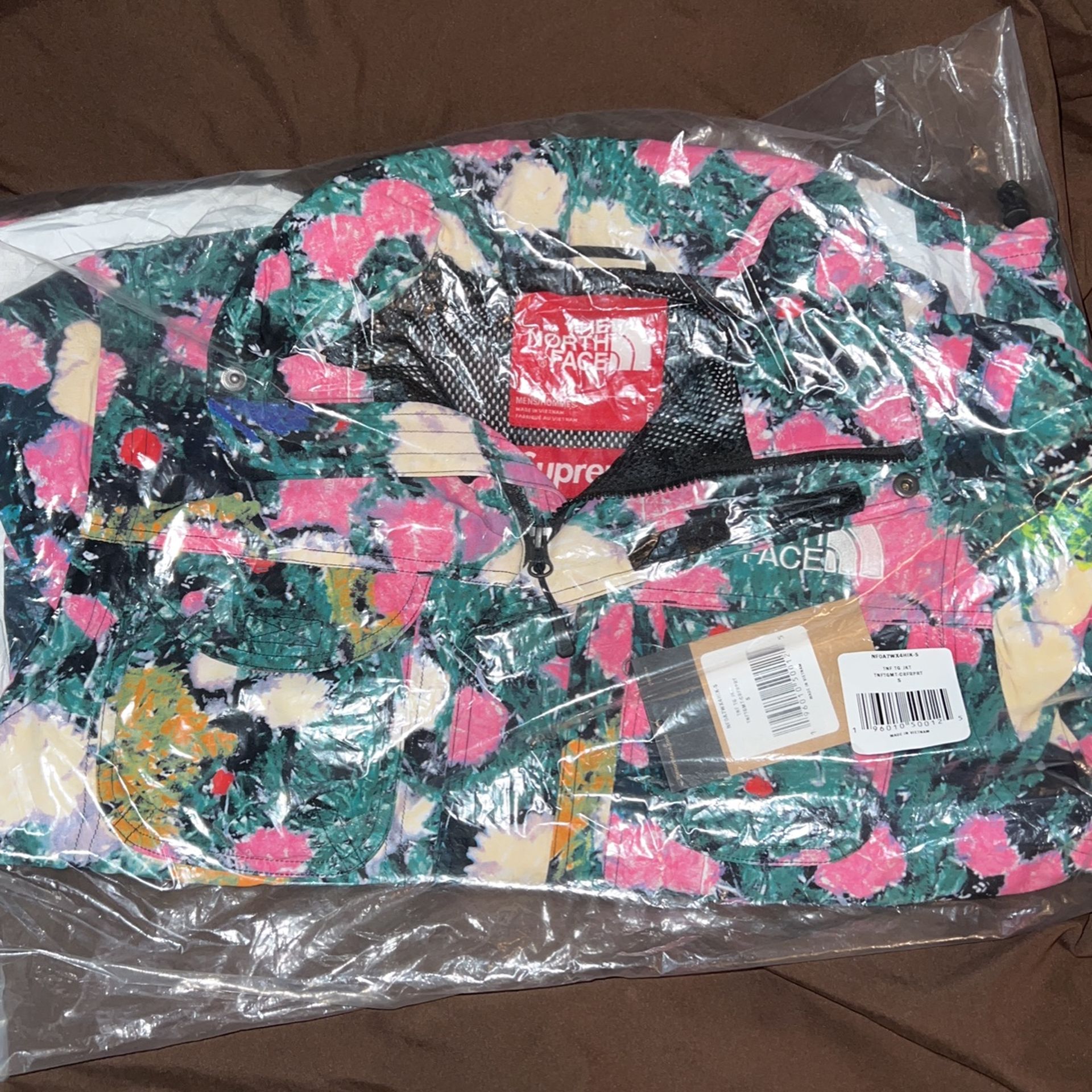 Supreme X TNF Trekking Convertible Jacket “Flower”