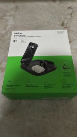 Belkin BoostCharge 3-in-1 Magnetic Foldable Charger