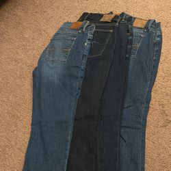 4 Lucky Brand Pair  Of Jeans 