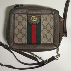 Brown leather crossbody bag