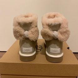 100% Authentic Brand New in Box UGG Arielle Mini Bow Sparkle Boots / Color: Platinum Gold / Women size 6