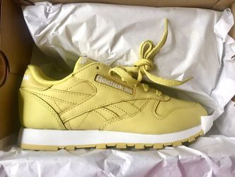 Classic Leather Women’s Reebok Sneakers size 6.5