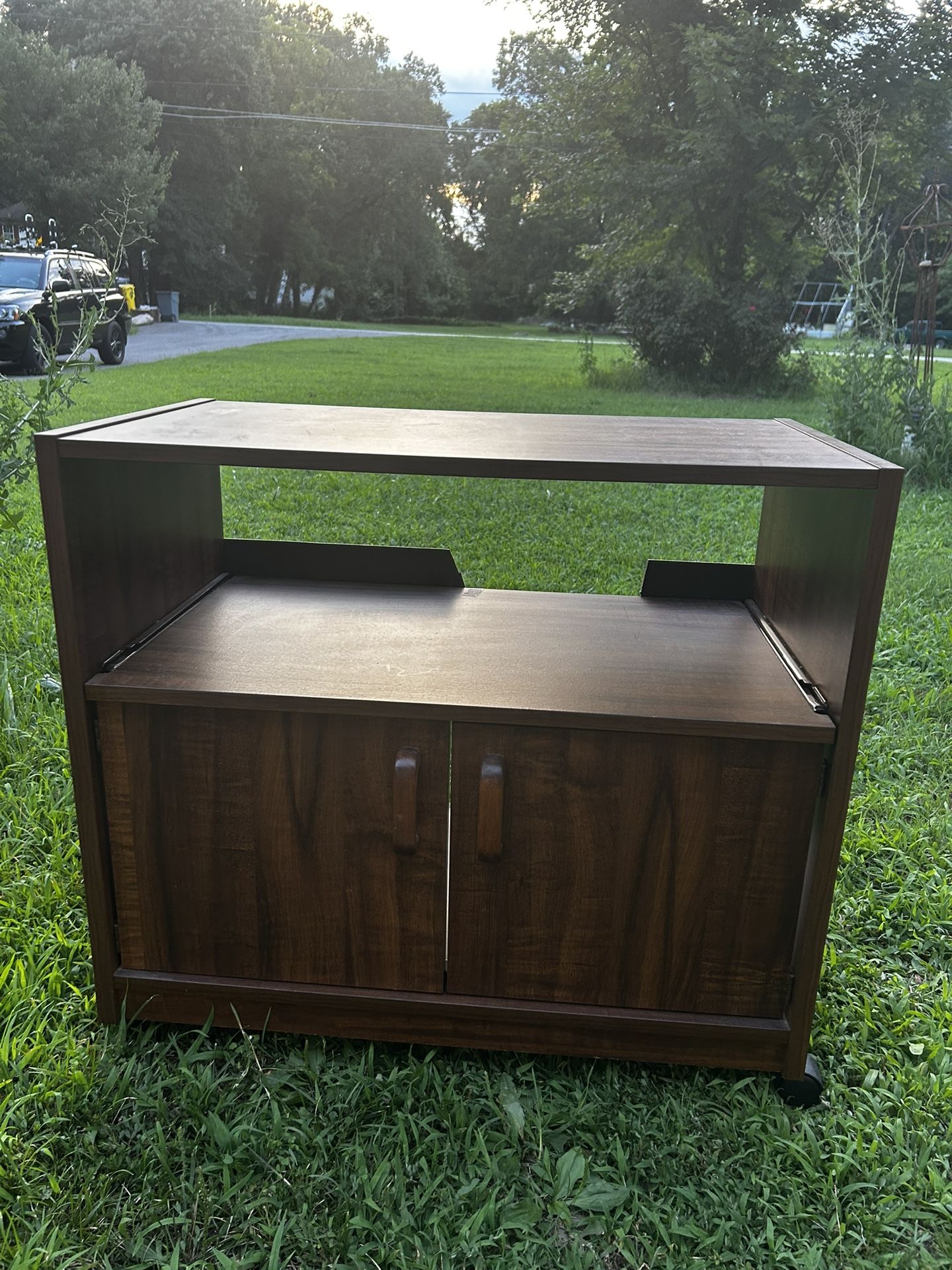 Tv Stand On wheels π