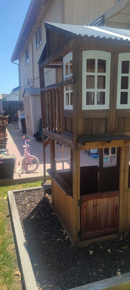 Kids Backyard Playhouse