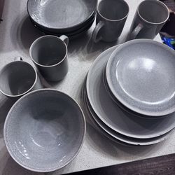 16 piece Dining set for 4 - with pasta bowls