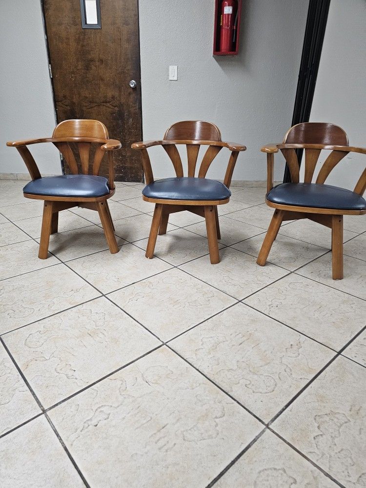 Set Of Chairs 