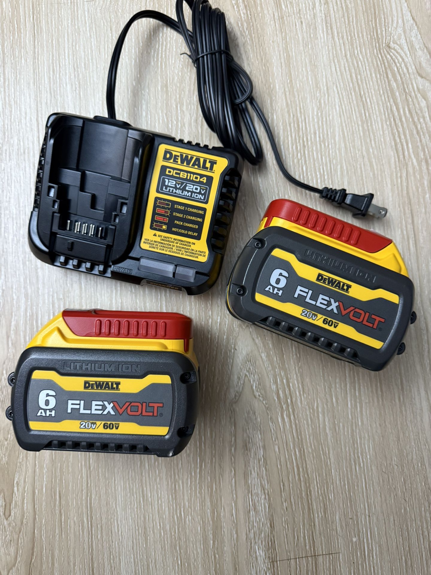 2 Dewalt 6Ah Batteries And Charger