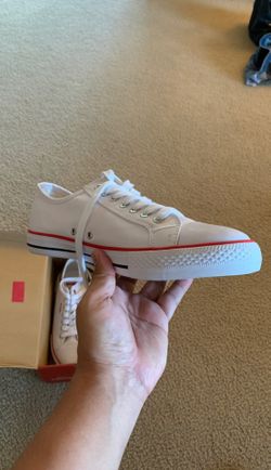 White Levi’s shoe size 9