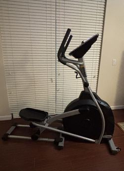 XE195 ELLIPTICAL- In Perfect Condition