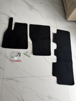 Tesla Jupiter floor mats / puddle lights / usb sentry drive