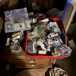 Miscellaneous Box Of Base Ball Card 