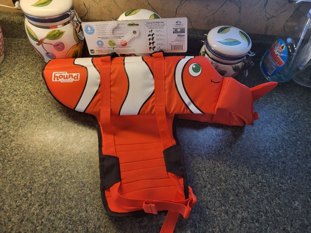 Outward Hound Fun Fish Life Jacket
